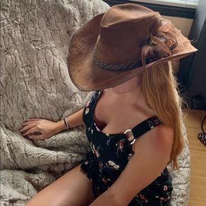 Unknown brand - Beautiful leather hat
